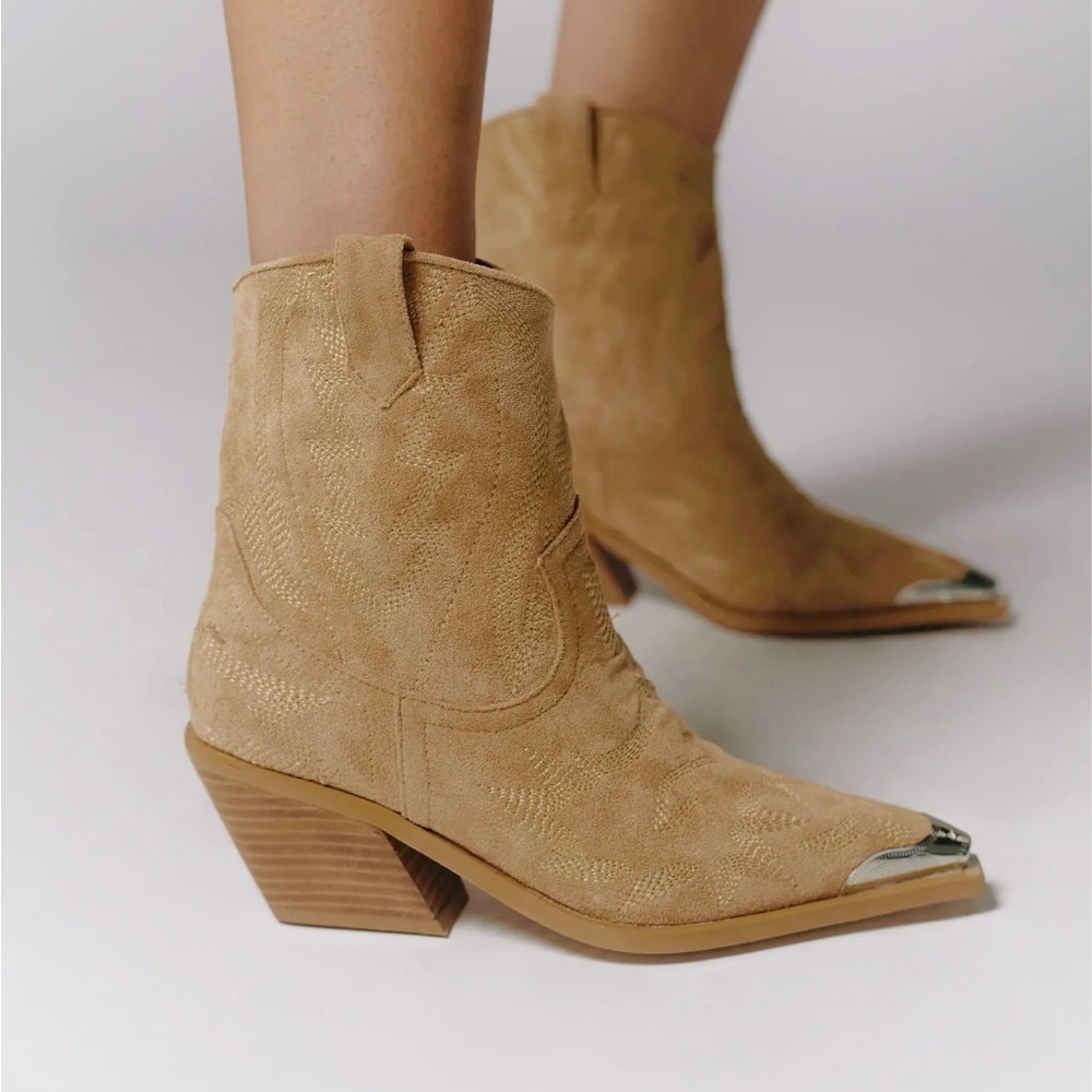 BILLINI Utari Tan Suede Cowboy Boots - BRAND NEW